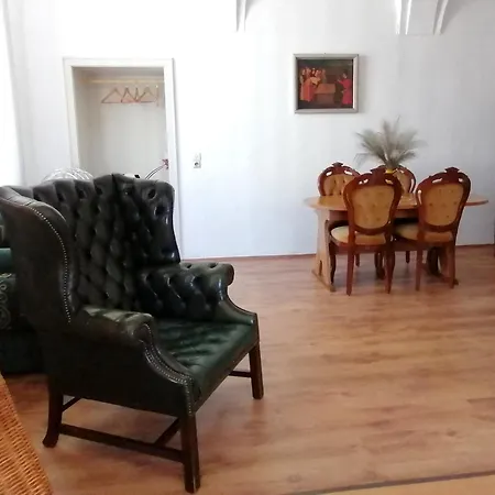 Séjour chez l'habitant Nr 2 Gemuetliche Mit King-size Bett Und Essbereich Im Zentrum Im Neubarockstyle *