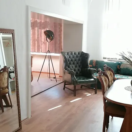 בית אירוח Nr 2 Gemuetliche Mit King-size Bett Und Essbereich Im Zentrum Im Neubarockstyle